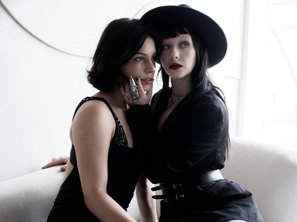 Wie kann ich trendige Looks für weniger Geld nachstylen?